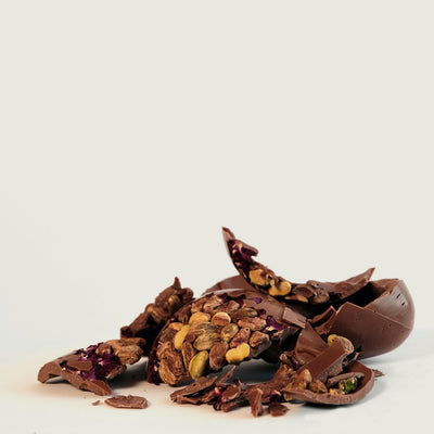 Ovo L Chocolate de Leite com Pistachio e Rosas